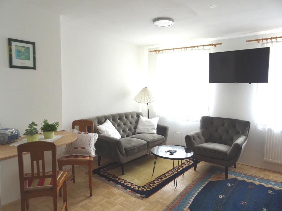 Homely Apartment In The Center With Garden View Gmunden Exterior photo
